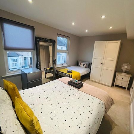 Brentford Guest Rooms Exterior photo