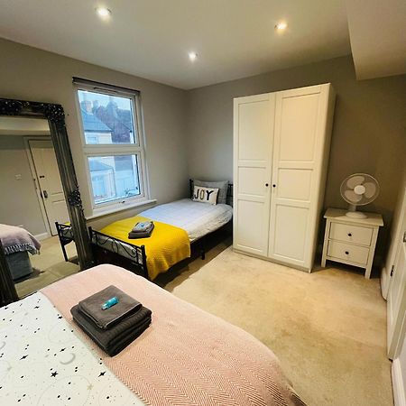 Brentford Guest Rooms Exterior photo