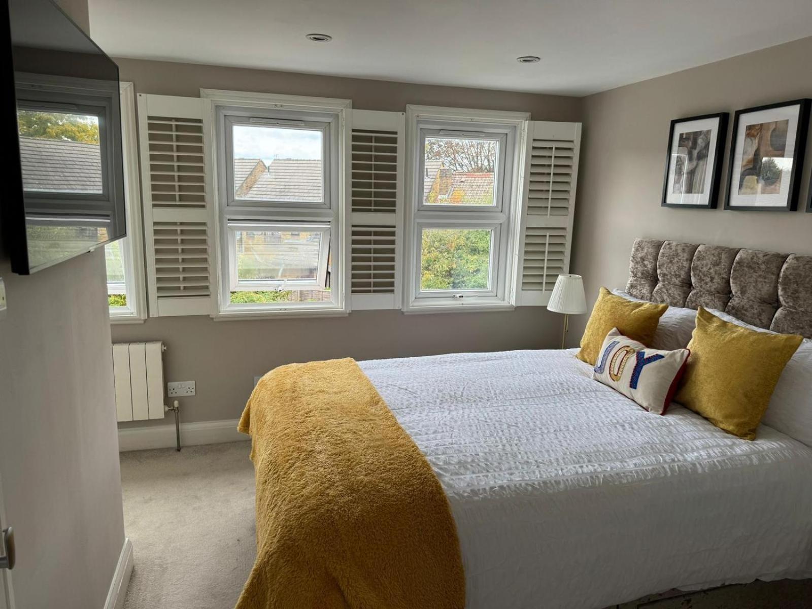 Brentford Guest Rooms Exterior photo