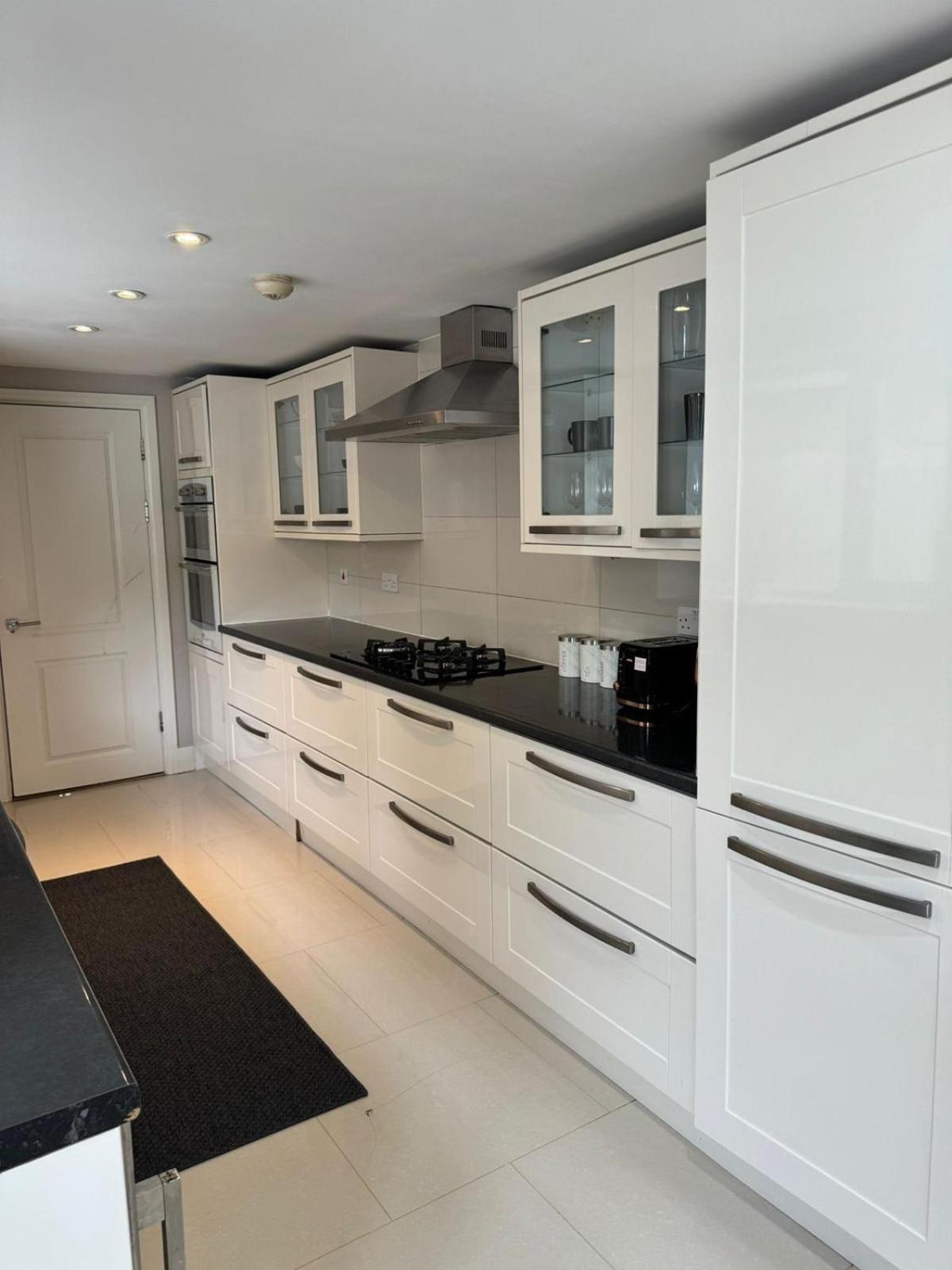 Brentford Guest Rooms Exterior photo