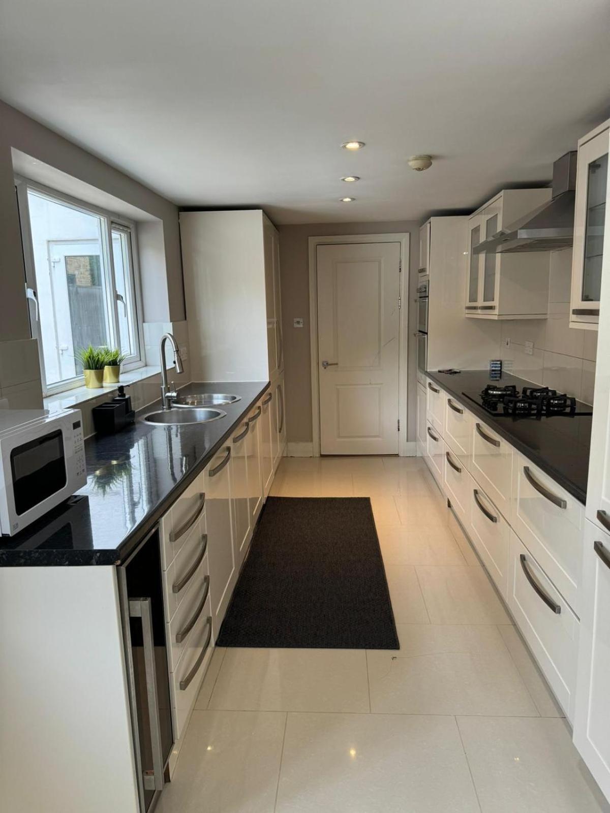 Brentford Guest Rooms Exterior photo