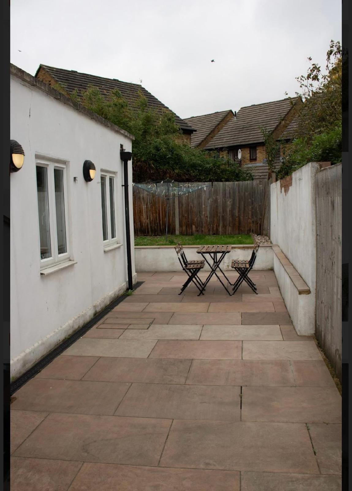 Brentford Guest Rooms Exterior photo