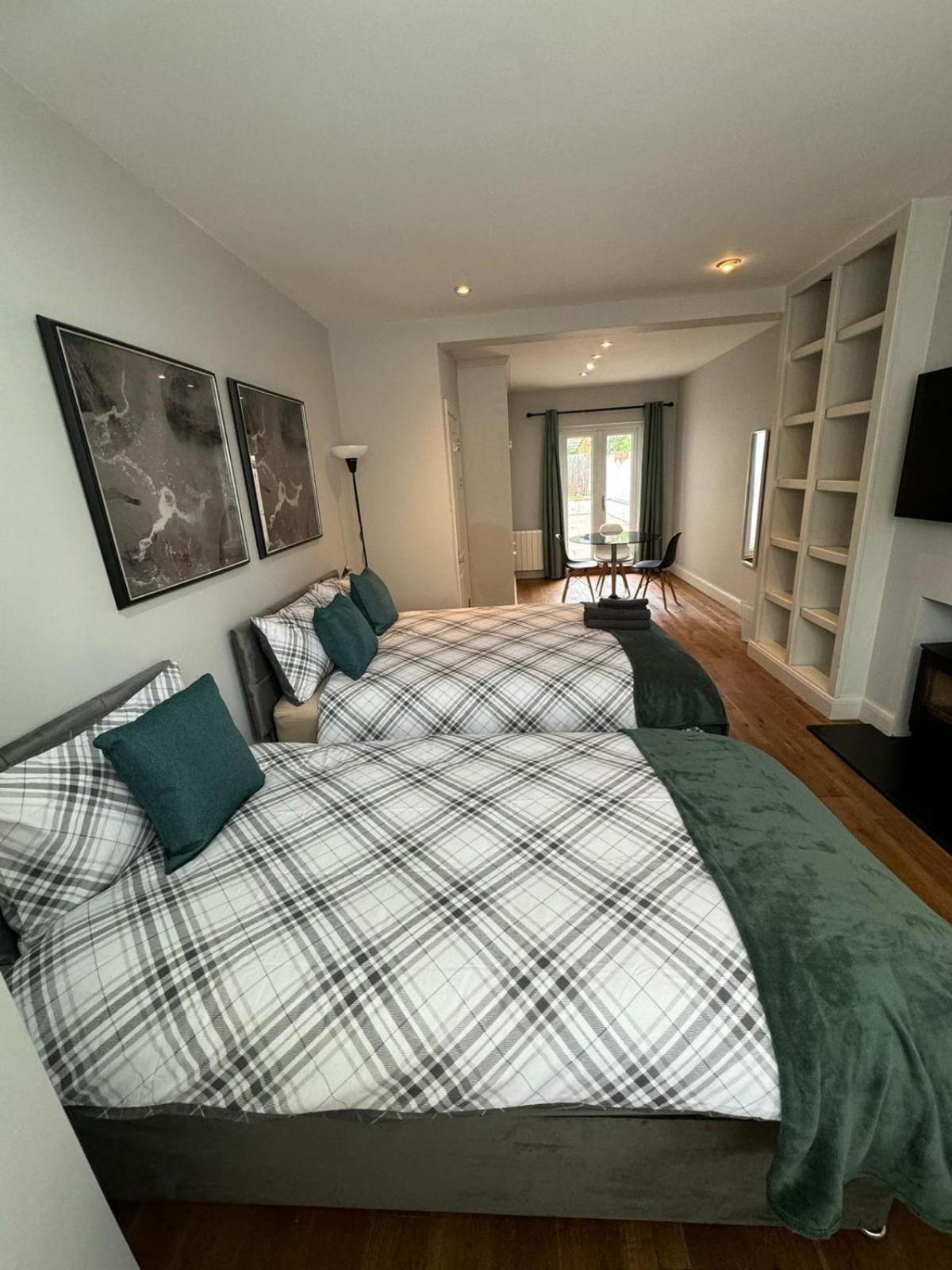 Brentford Guest Rooms Exterior photo
