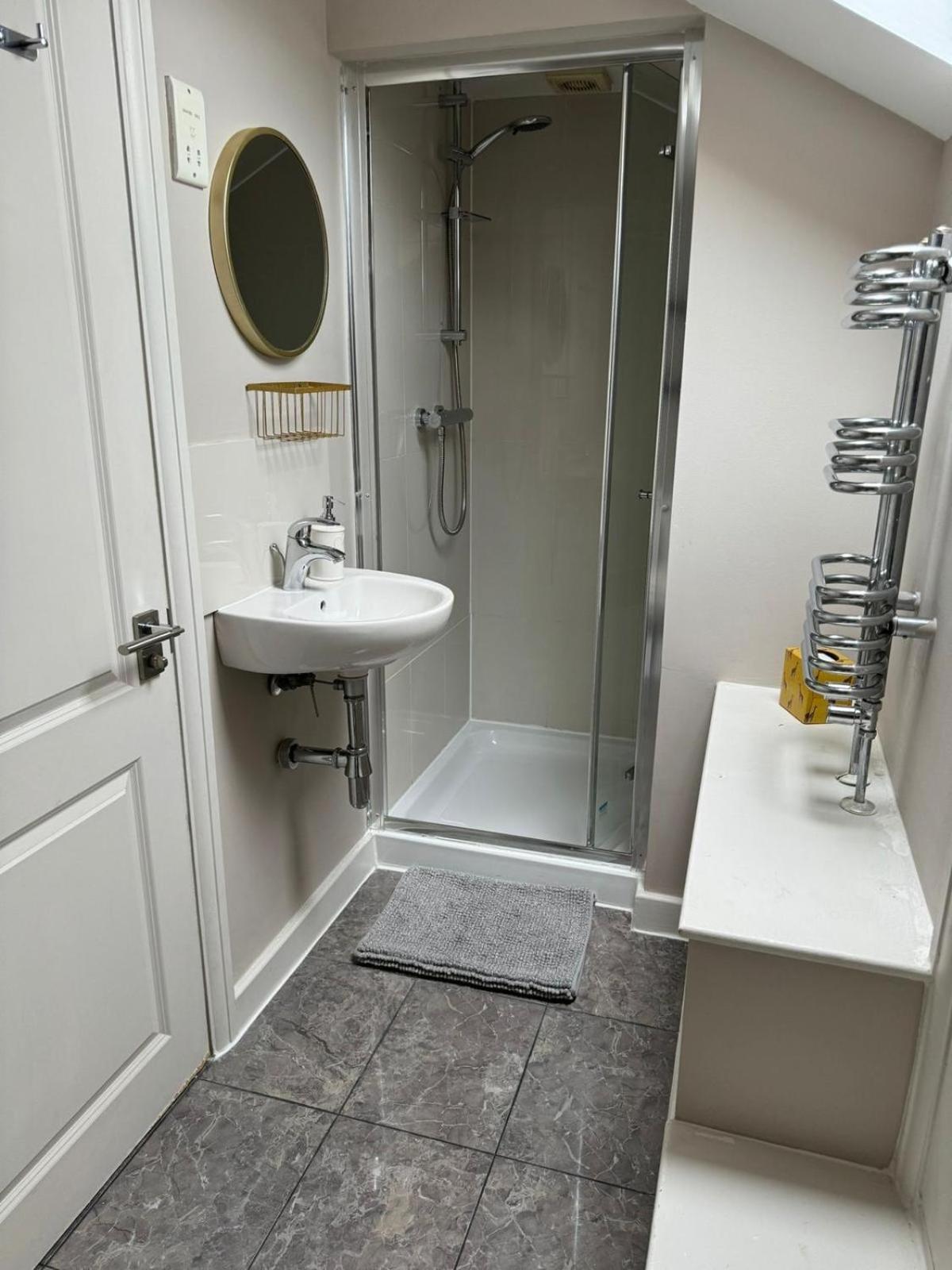 Brentford Guest Rooms Exterior photo
