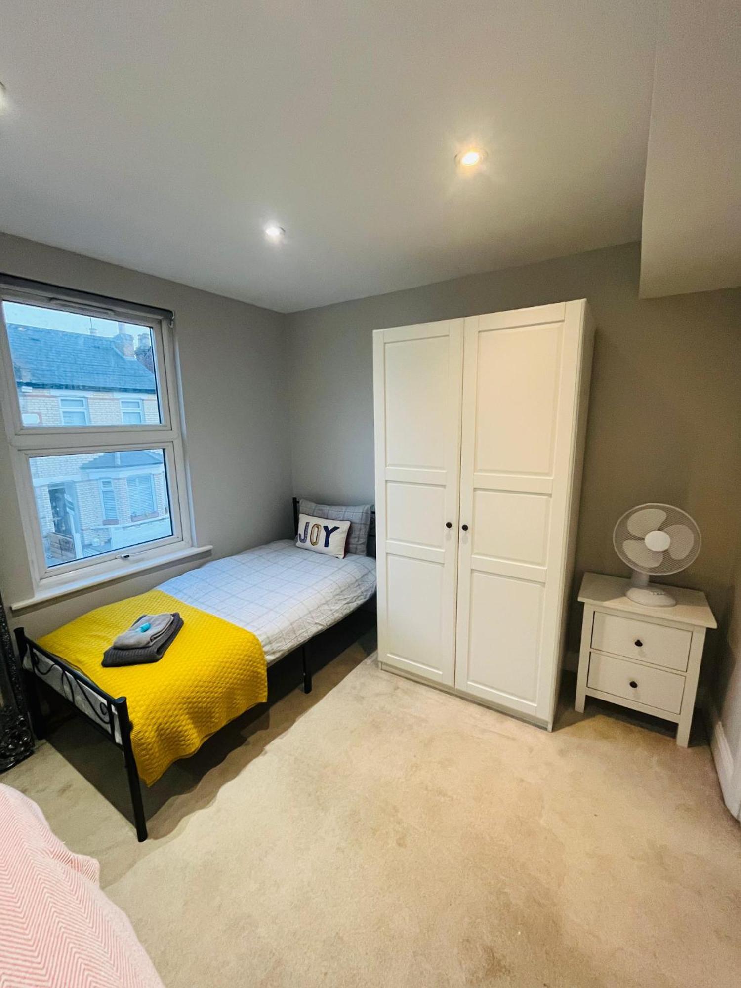 Brentford Guest Rooms Exterior photo